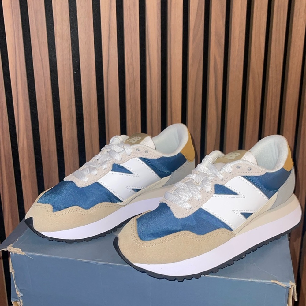 New Balance 237 women 5 1/2 never worn